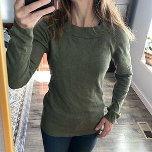 Olive green sweater sz M